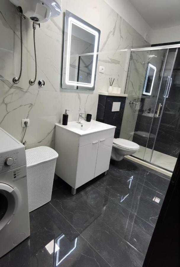 Apartman Lu Jesenice (Split-Dalmatia) Exterior foto