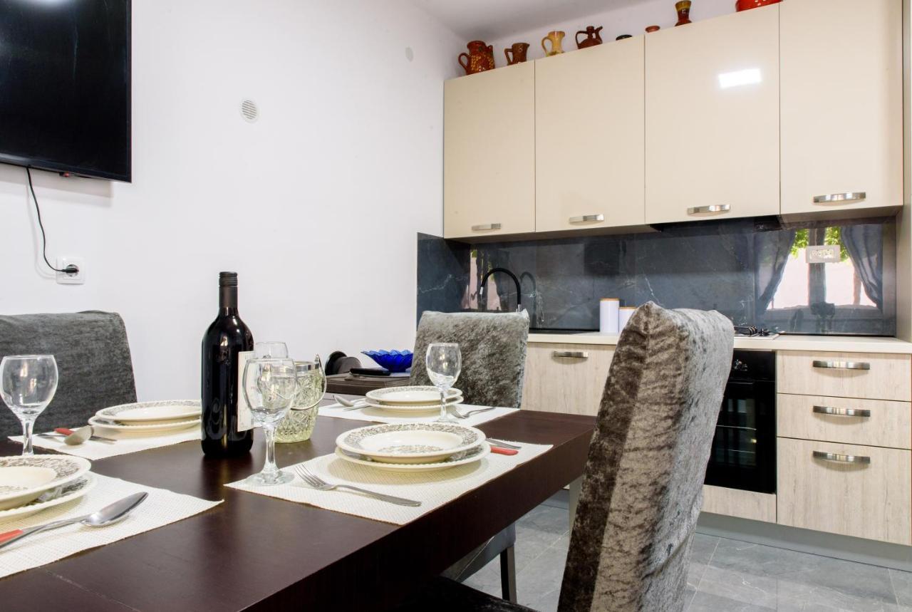 Apartman Lu Jesenice (Split-Dalmatia) Exterior foto