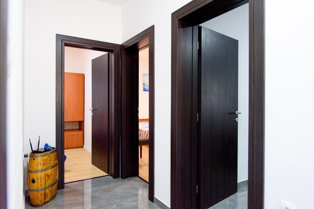 Apartman Lu Jesenice (Split-Dalmatia) Exterior foto