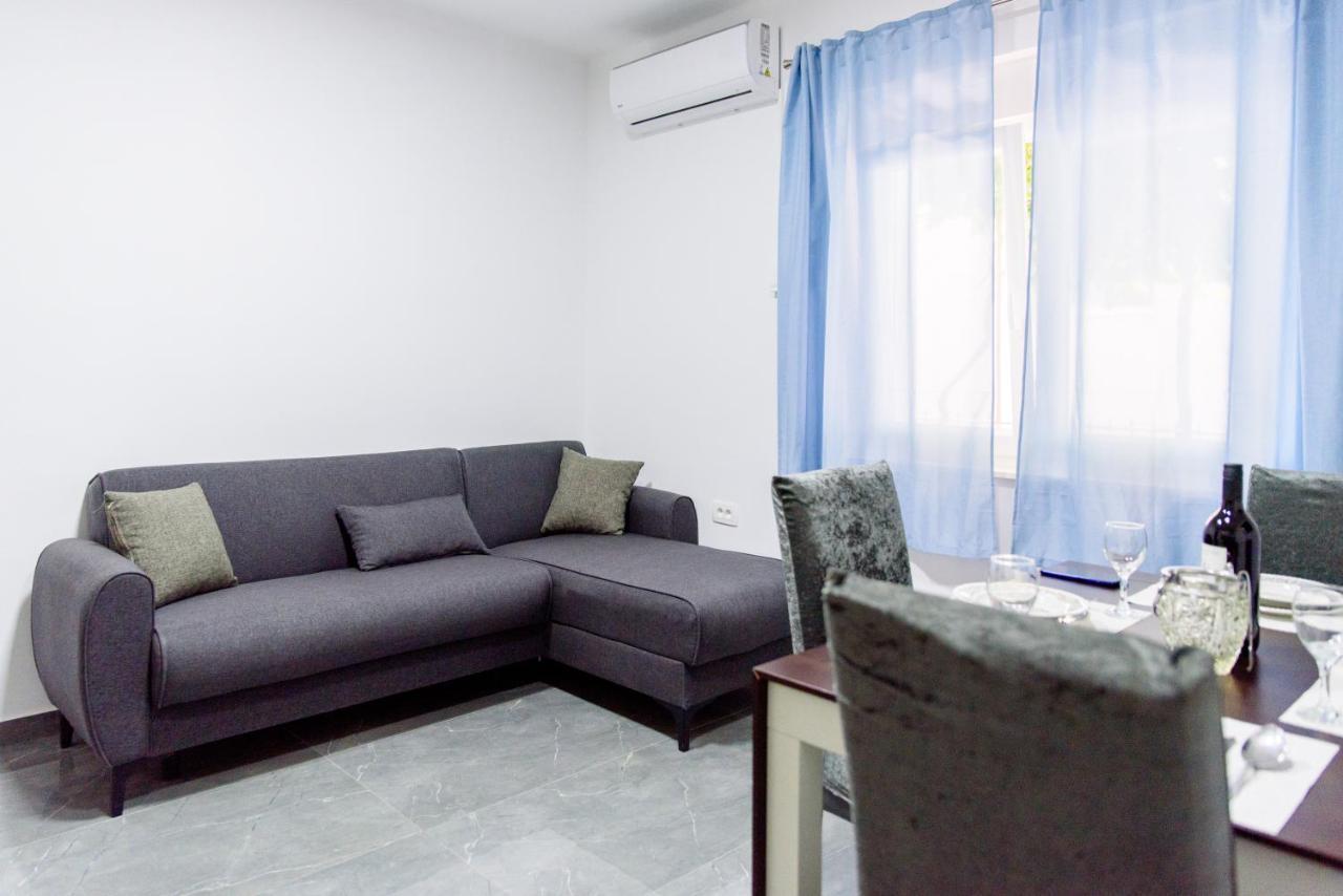 Apartman Lu Jesenice (Split-Dalmatia) Exterior foto