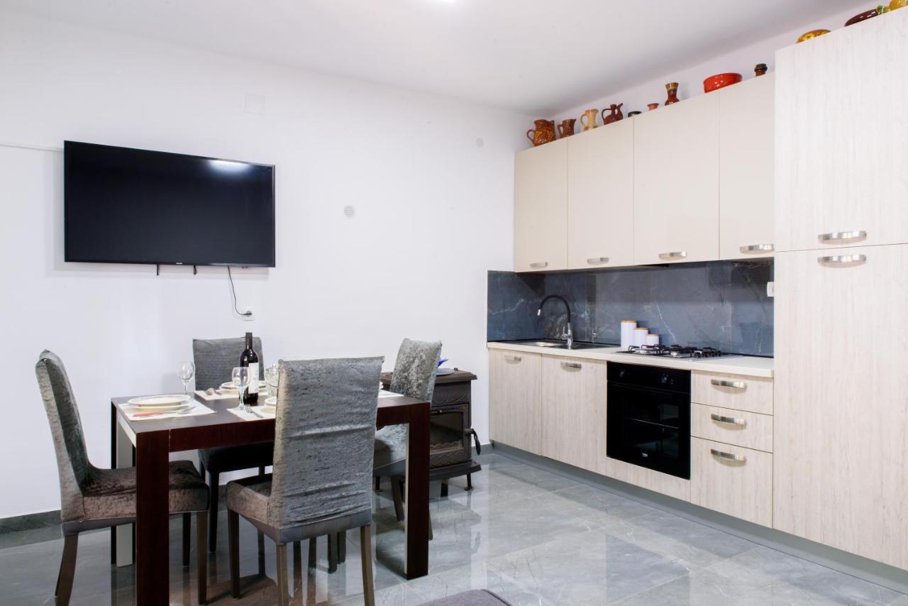 Apartman Lu Jesenice (Split-Dalmatia) Exterior foto